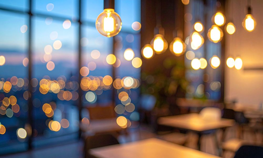 Verlichting boven de eettafel: hoogte, stijl en lichtsoorten