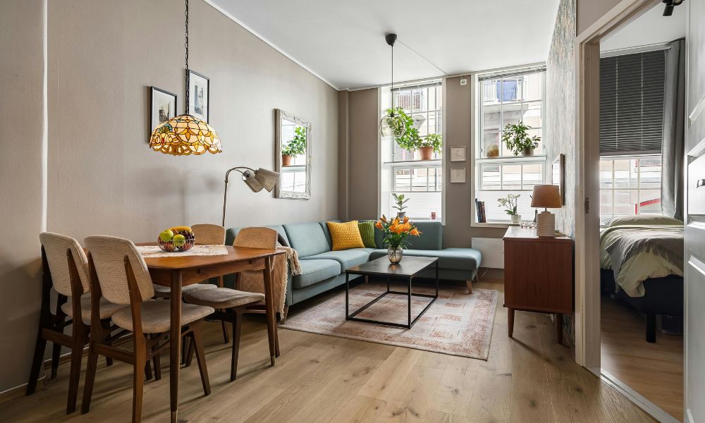Smalle woonkamer inrichten: slimme indelingen en stylingtips voor meer ruimte