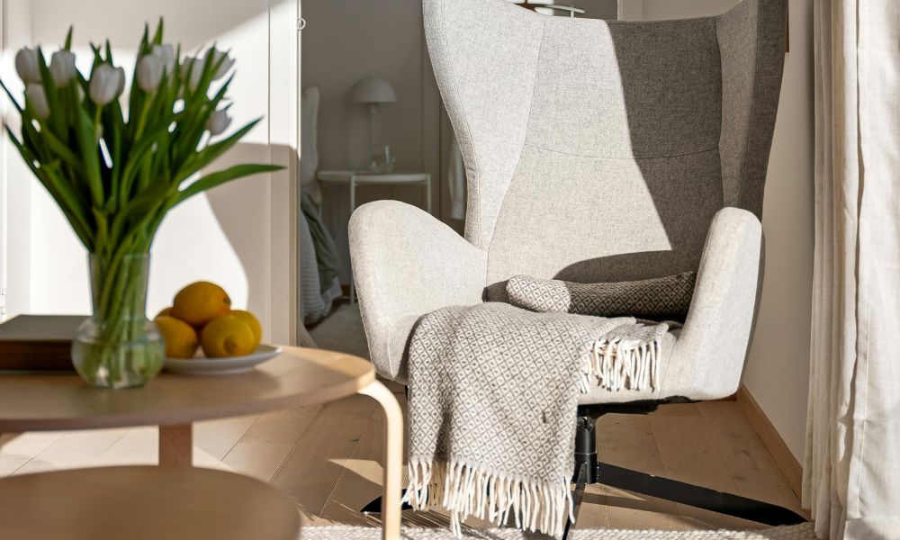 
Smalle woonkamer inrichten: slimme indelingen en stylingtips voor meer ruimte