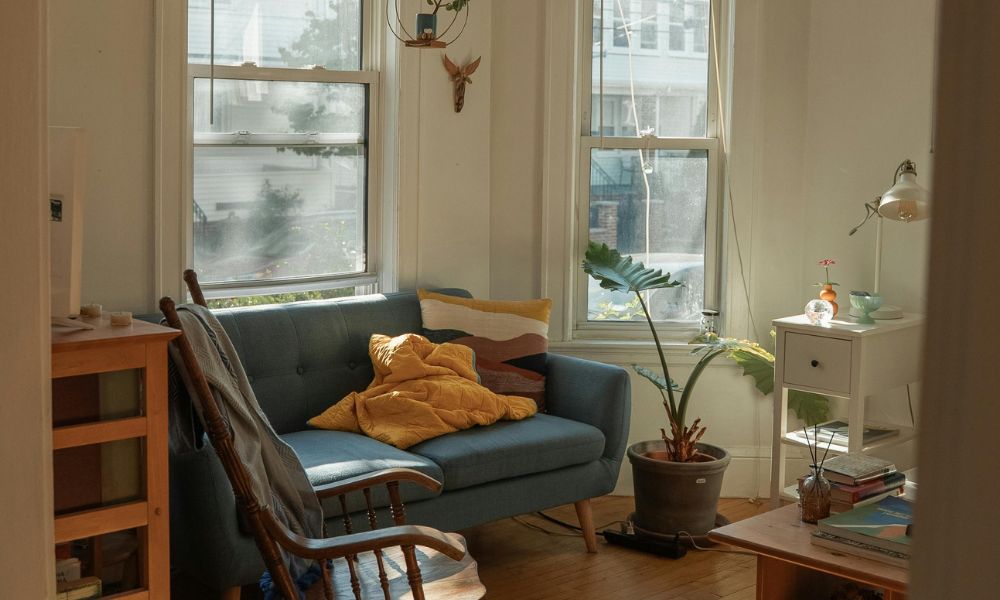 Donkere woonkamer lichter maken? 10 slimme tips voor meer licht en ruimte